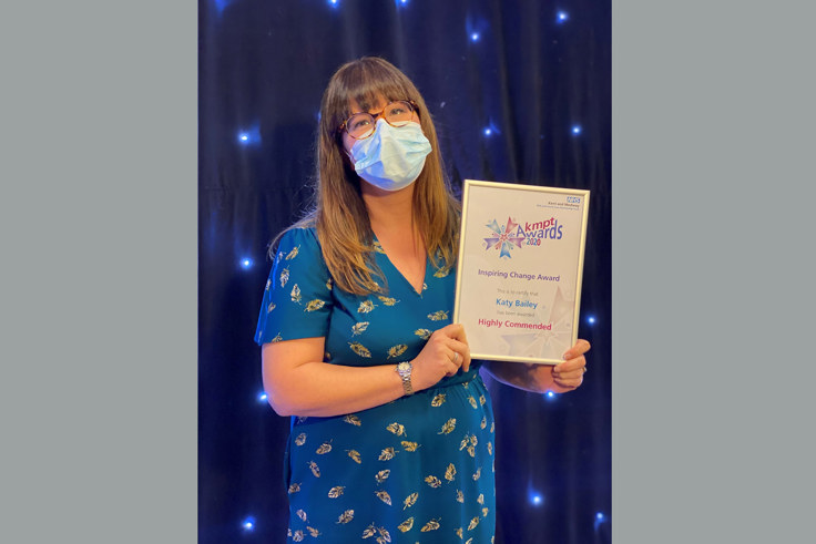 Katy Bailey with certificate Katy Bailey with certificate